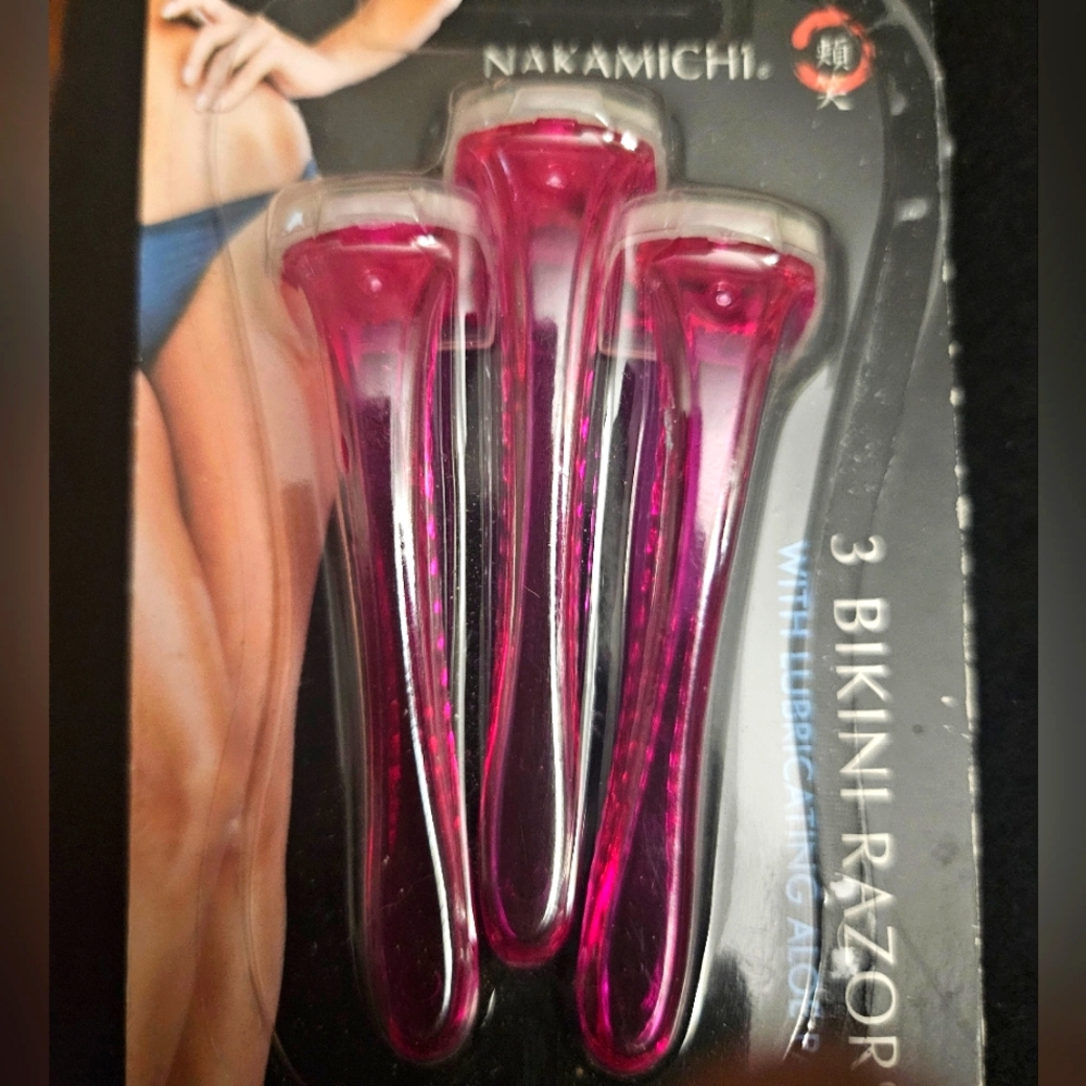 Nakamichi Pink Bikini Razors Set
